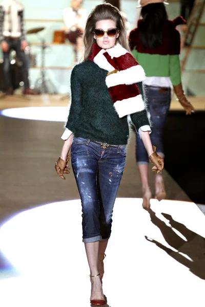 Look 11